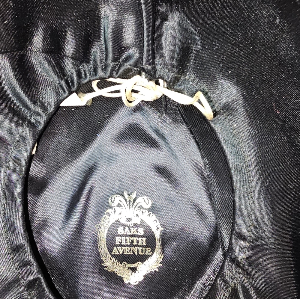 Vintage Saks Fifth Avenue Black Velvet Riding/hunting Cap, Excellant Condition - Picture 4 of 4